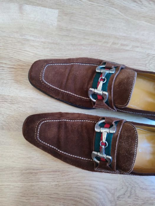 Sapatos camurça com bridão - corte fiel