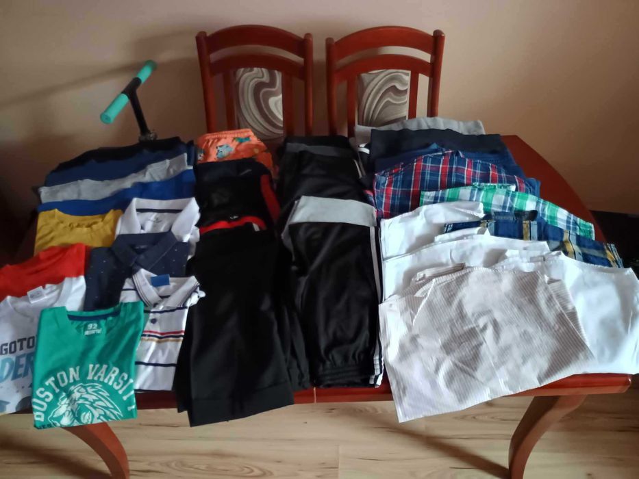 Mega paczka ubrań 134 dla chłopca koszulka bluza spodnie dres kurtka