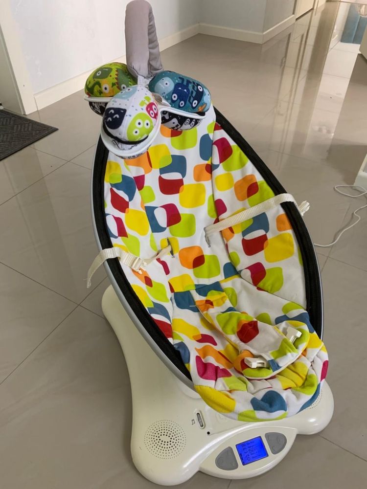 Продам укачивающий центр 4moms mamaroo