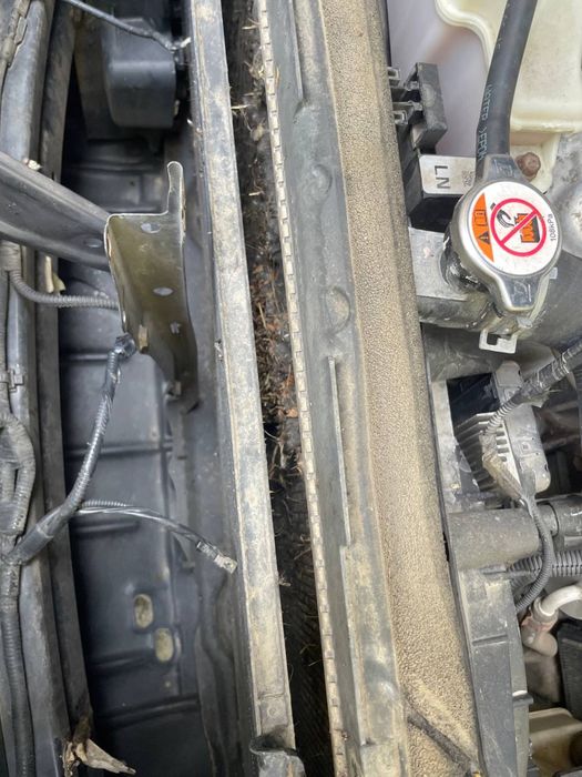 Чистка радиатора от пыли и пуха без снятия. Заправка кондиционера.