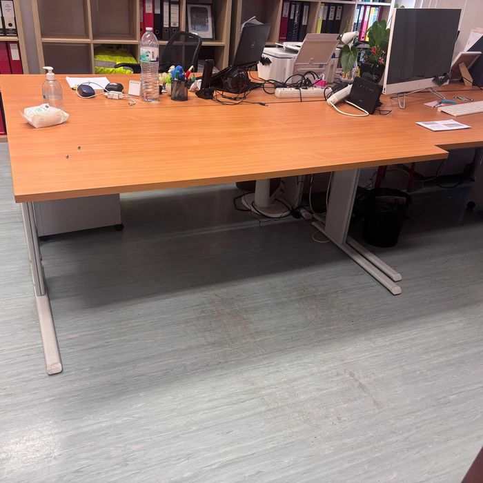 Mesa secretária -Tampo madeira e também possuo com tampo lacado cinza