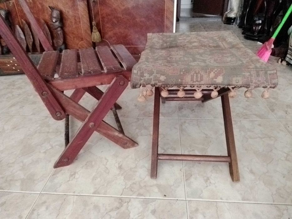 cadeira pequena e banqueta marroquina