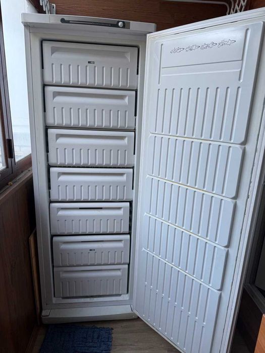 Морозільна камера Indesit