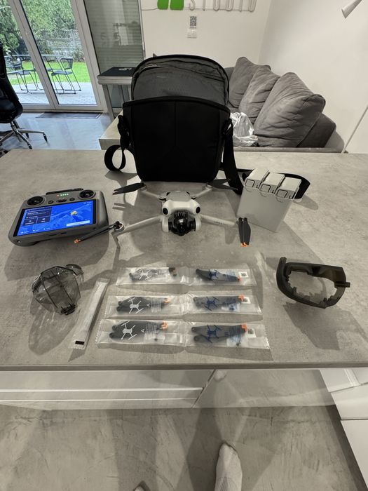 Dron DJI Mavic 4 Mini Pro Fly More Combo