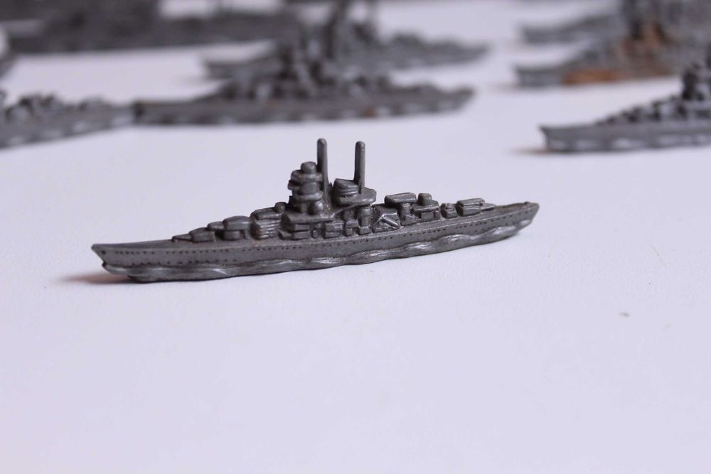 20szt. 1943r. WHW Winterhilfswerk, cegiełki, odznaki, zabawki okręty