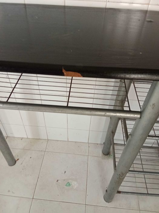 Mesa + 2 cadeiras