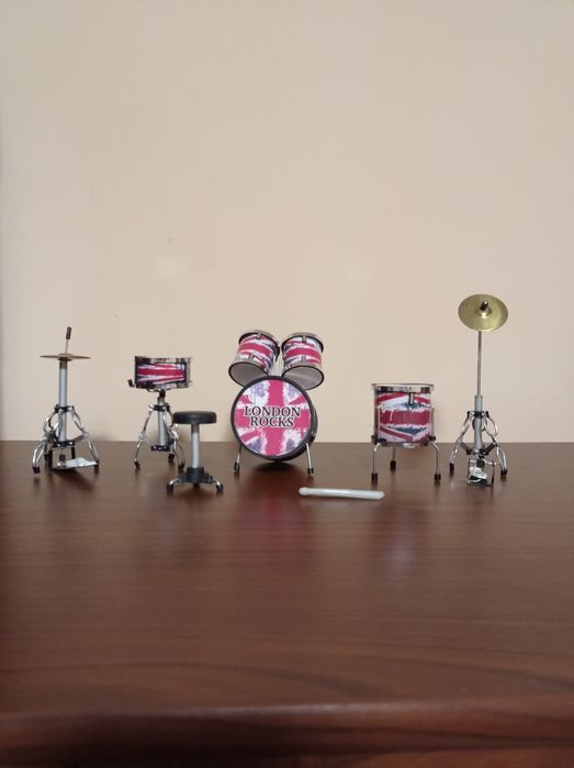 Miniaturowy zestaw instrumentów perkusyjnych