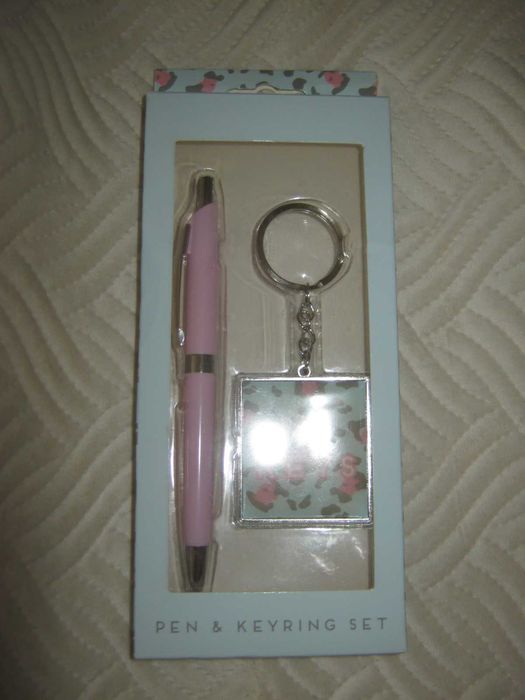 Długopis i breloczek do kluczy róż kwiaty