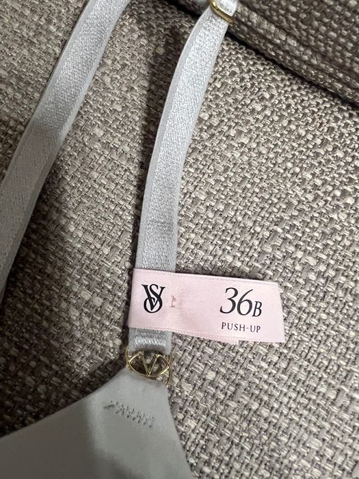 Victoria Secret бюстгалтер пуш ап сірий новий  з біркою 36B