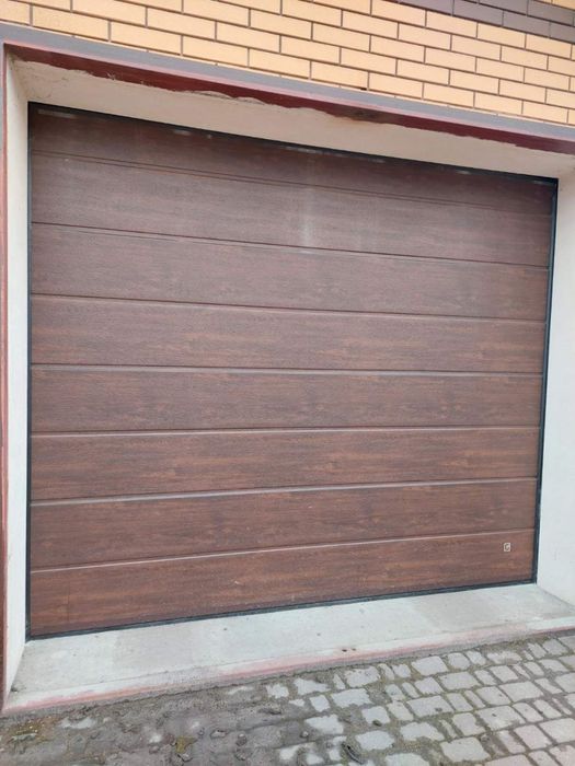 Гаражні ворота секційні/ролетні під замовлення