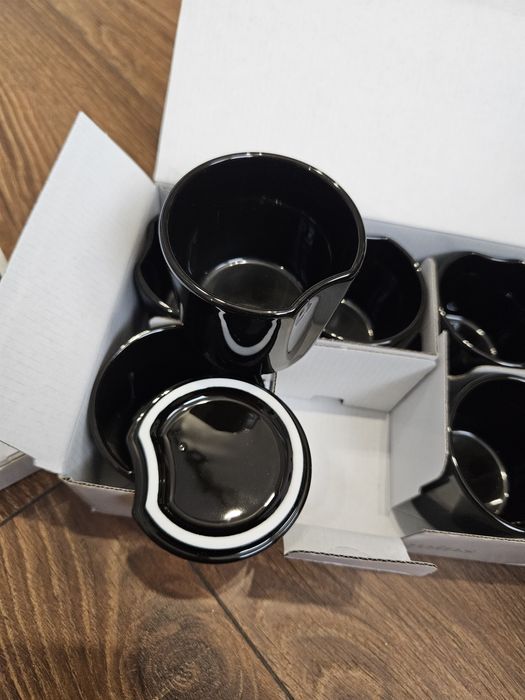 Czarne, porcelanowe foremki i przykrywki przystawki Varoma Thermomix