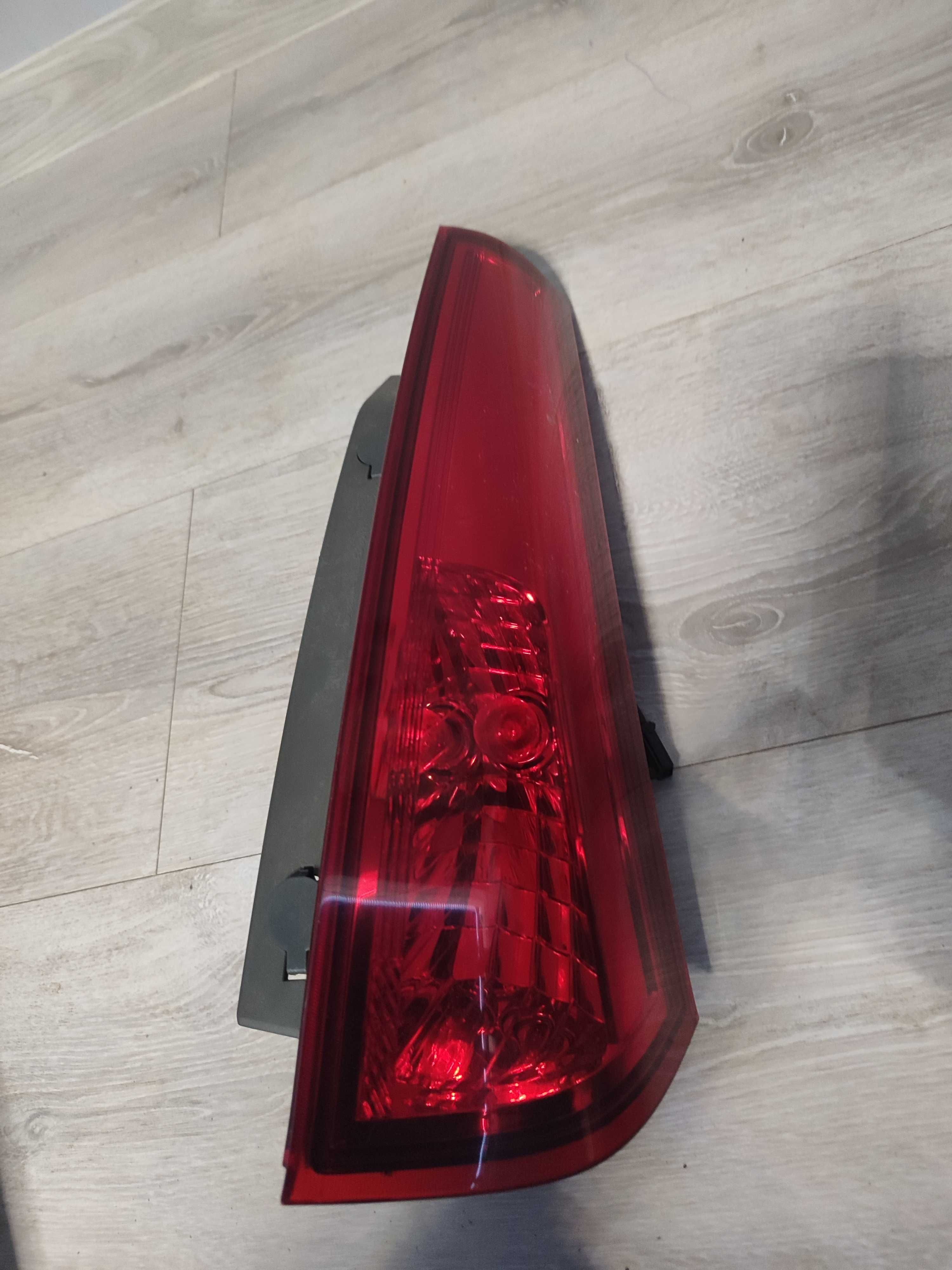 Lampa prawa tylna prawy tył Kia Cee'd ceed