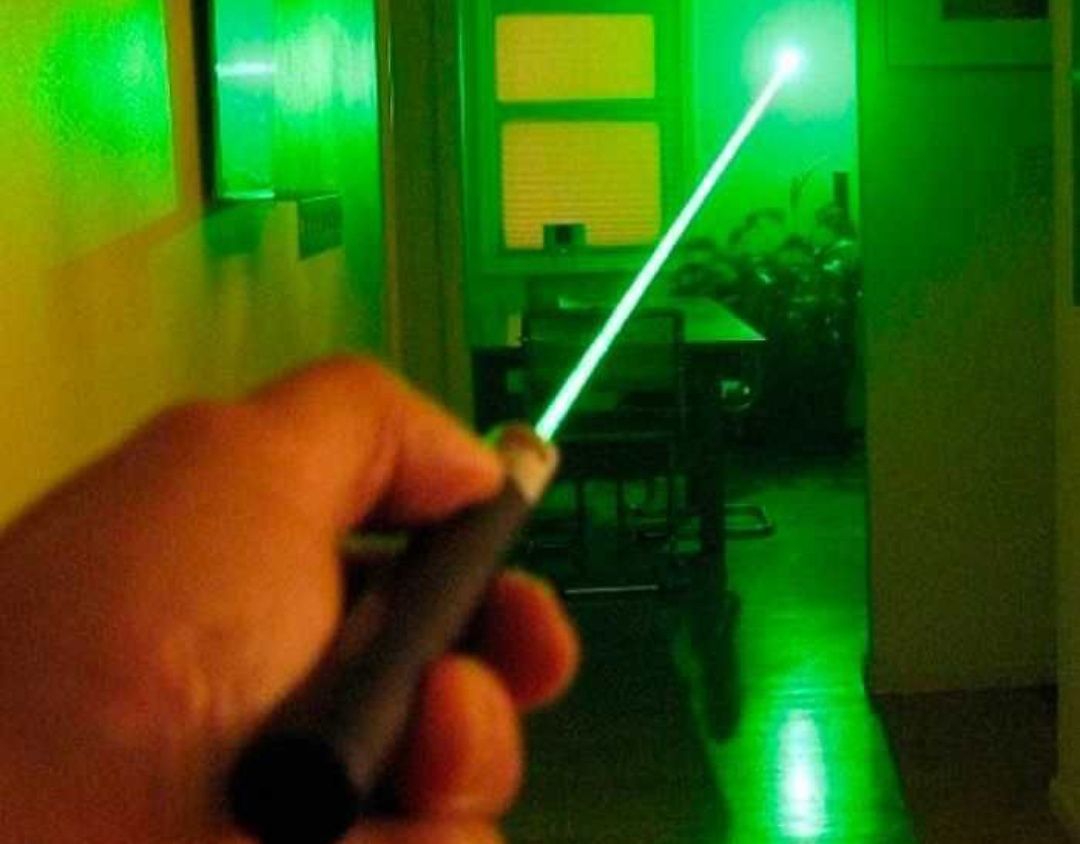 Лазерная указка зелёный лазер Laser 303 green с насадкой