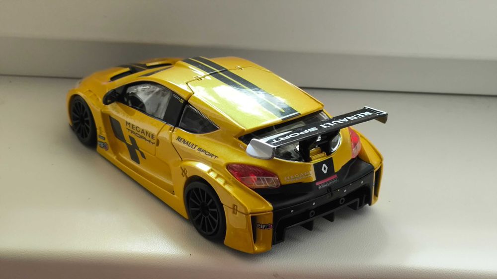 Модель, машинка Renault Megane Trophy 1.24 Bburago