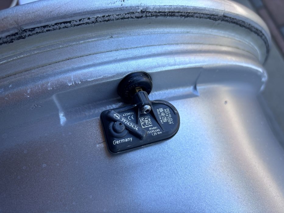 Felgi Opel Insignia Astra Zafira 5x115 7,5Jx17 ET45 czujniki Antara