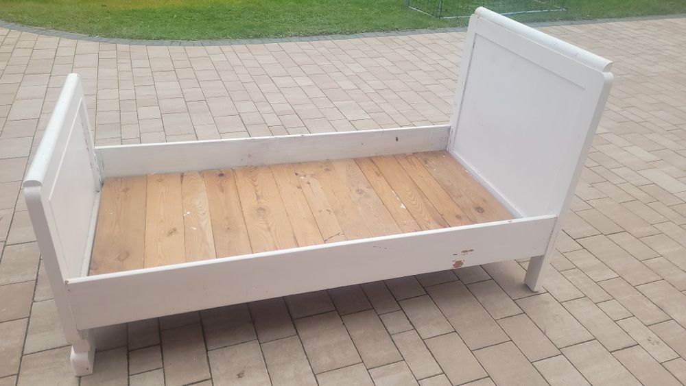 Łóżko drewniane stare