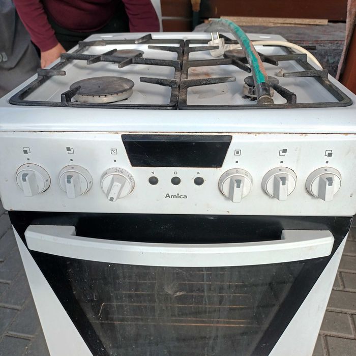 Sprzedam kuchenkè gazową Amika i zlewozmywak