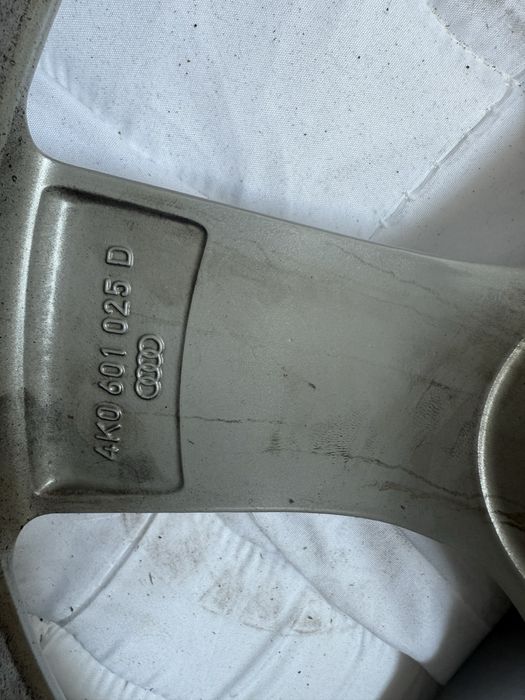 Felgi alumiowe Audi OE 4K0 ET 39 8jx18” 5x112 Audi A6