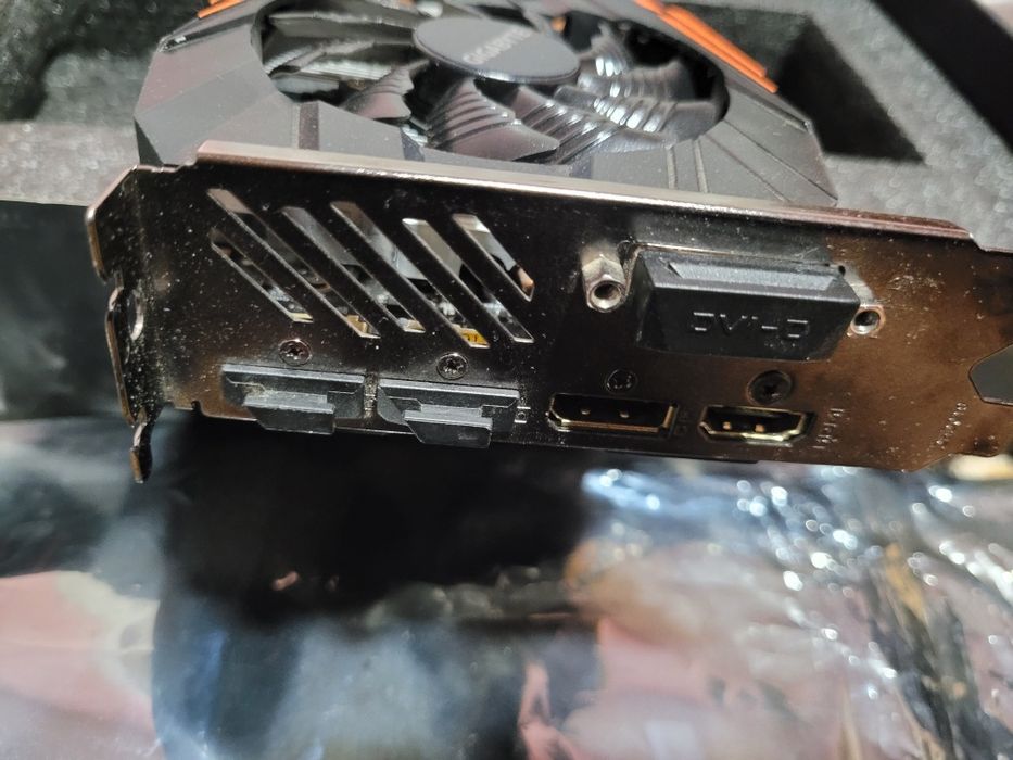 Видеокарта gtx 1080  gigabyte   8gb