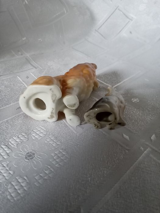 Stare porcelanowe figurki pieski