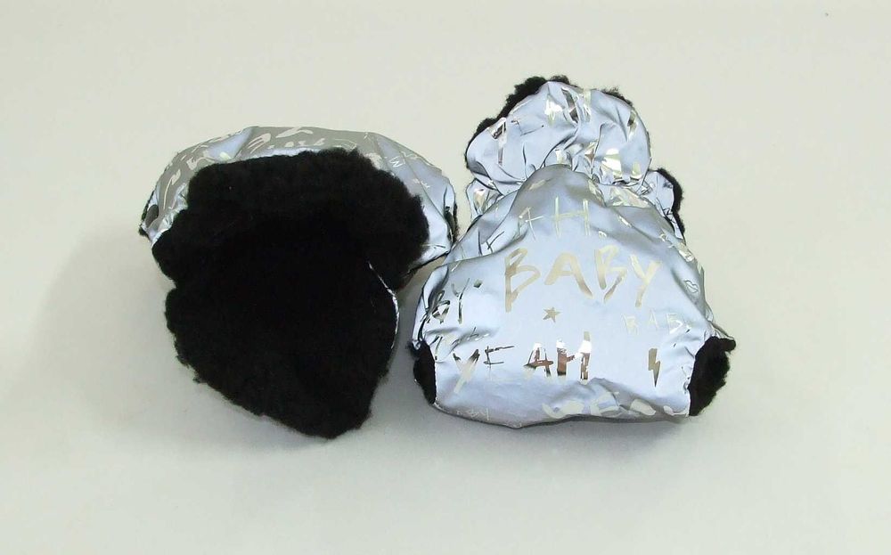 mufki do wózka odblaskowe z czarnym futerkiem