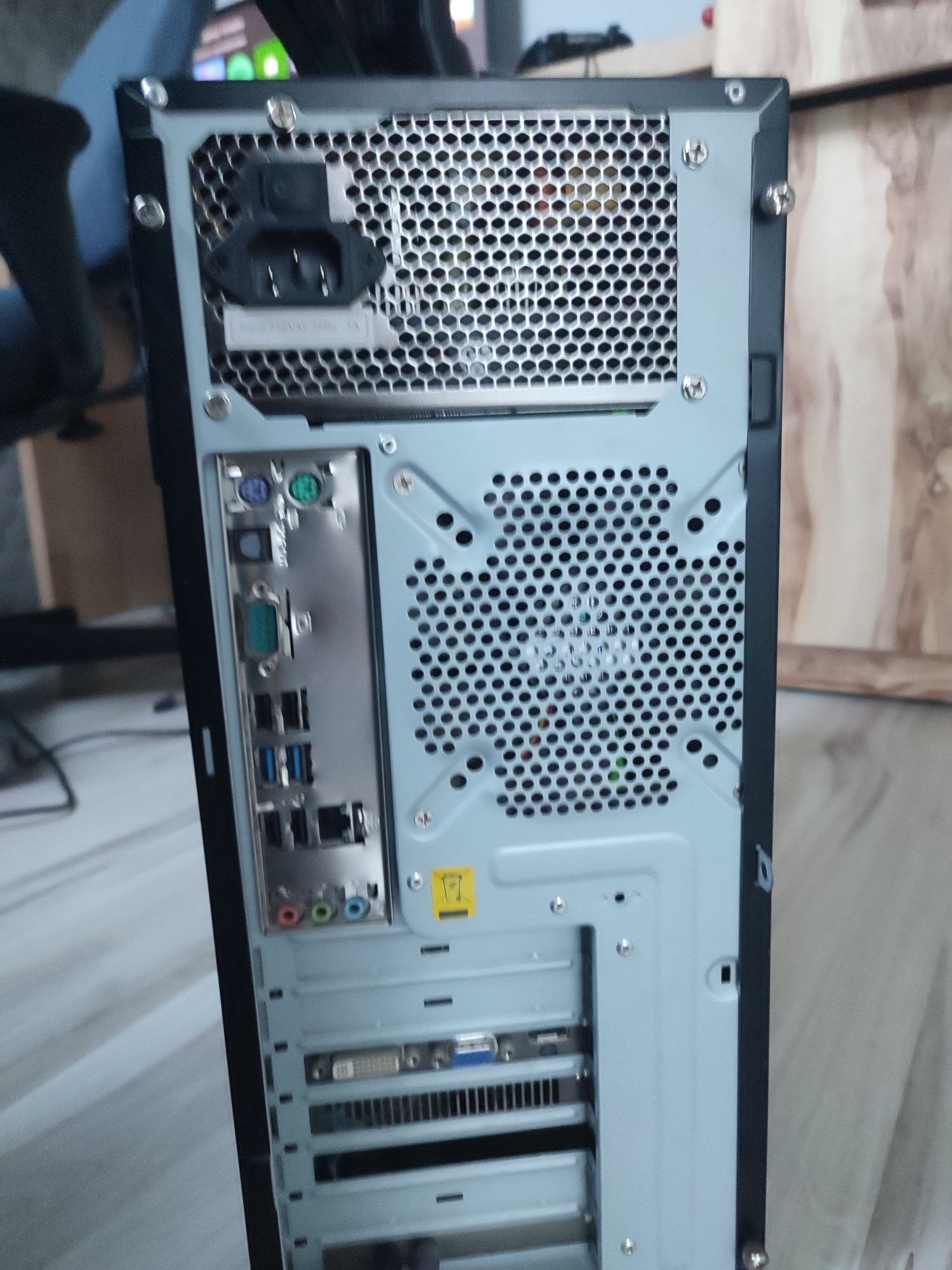 Sprzedam komputer + monitor