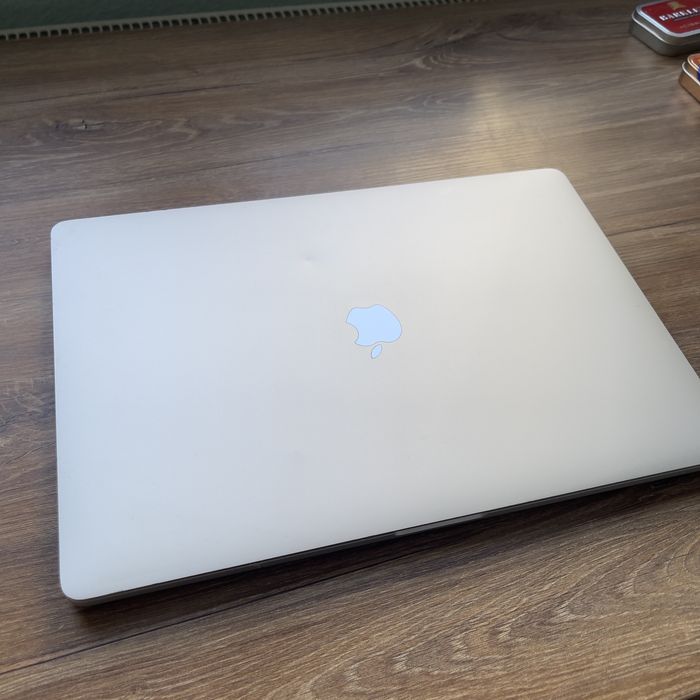 MacBook Pro 16/2019/i9 9880H/32 ram/8 gb vram/1 tb hd