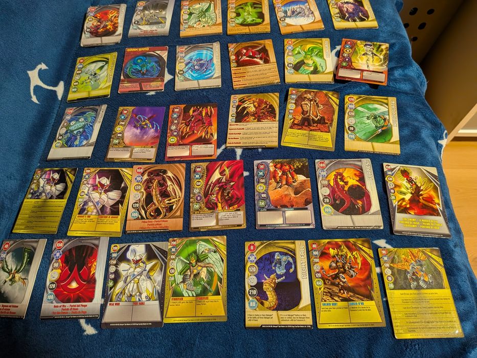 Sprzedam karty Bakugan magnetyczne
