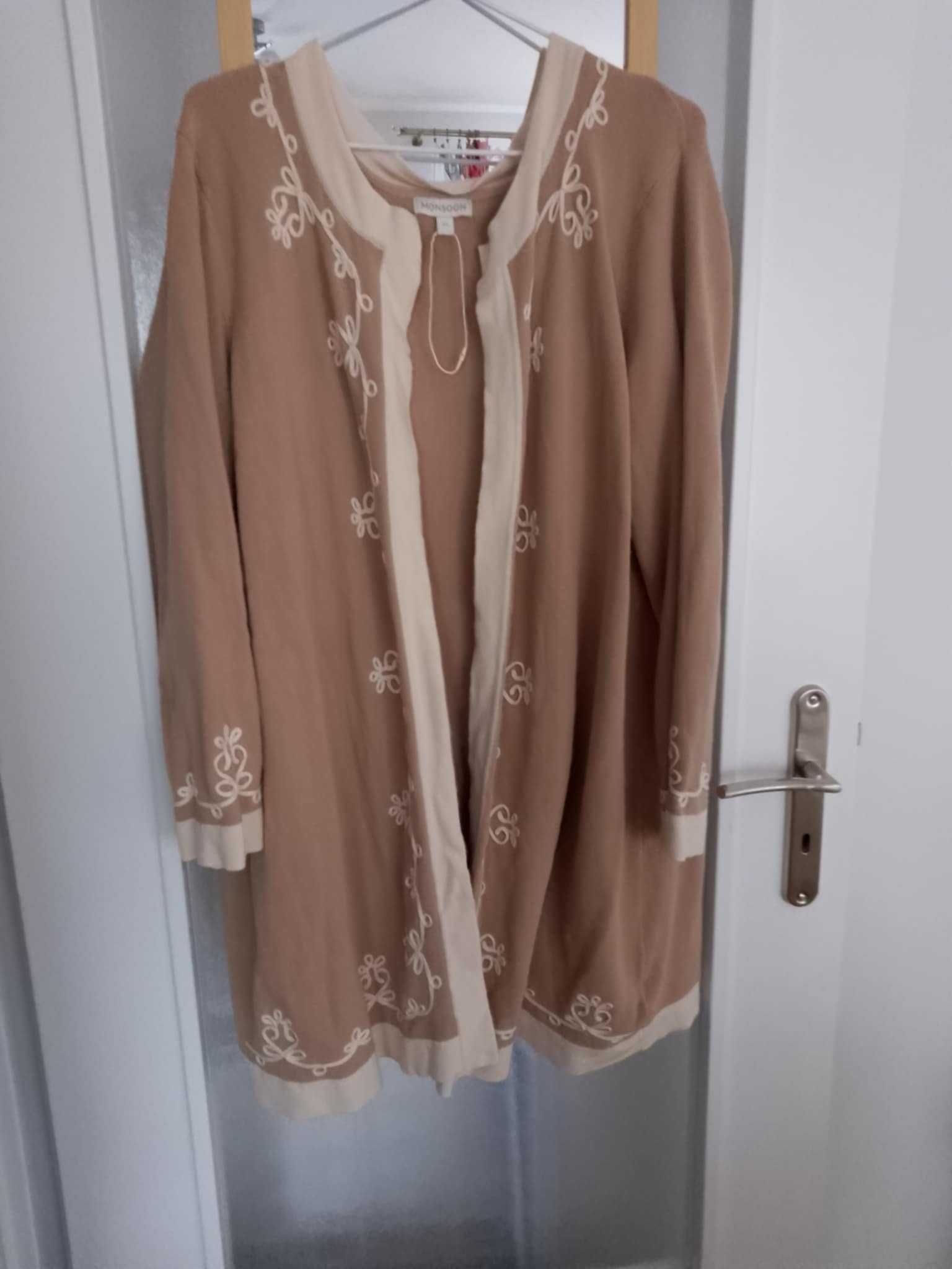 sweter  z ozdobnym haftem