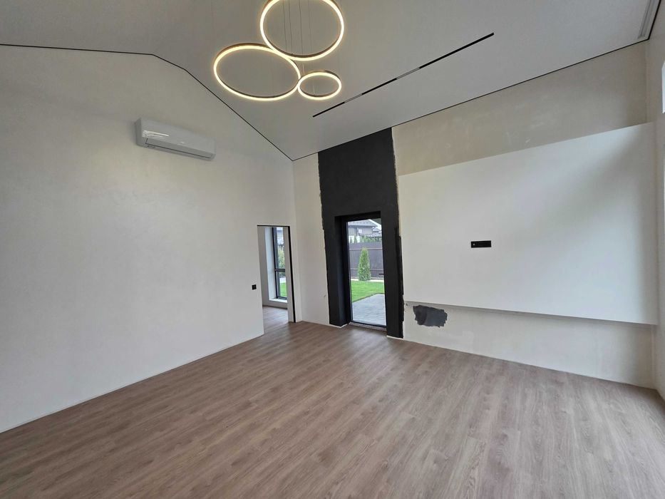 Продаж сучасного будинку з ремонтом в Крюківщині - без комісії!