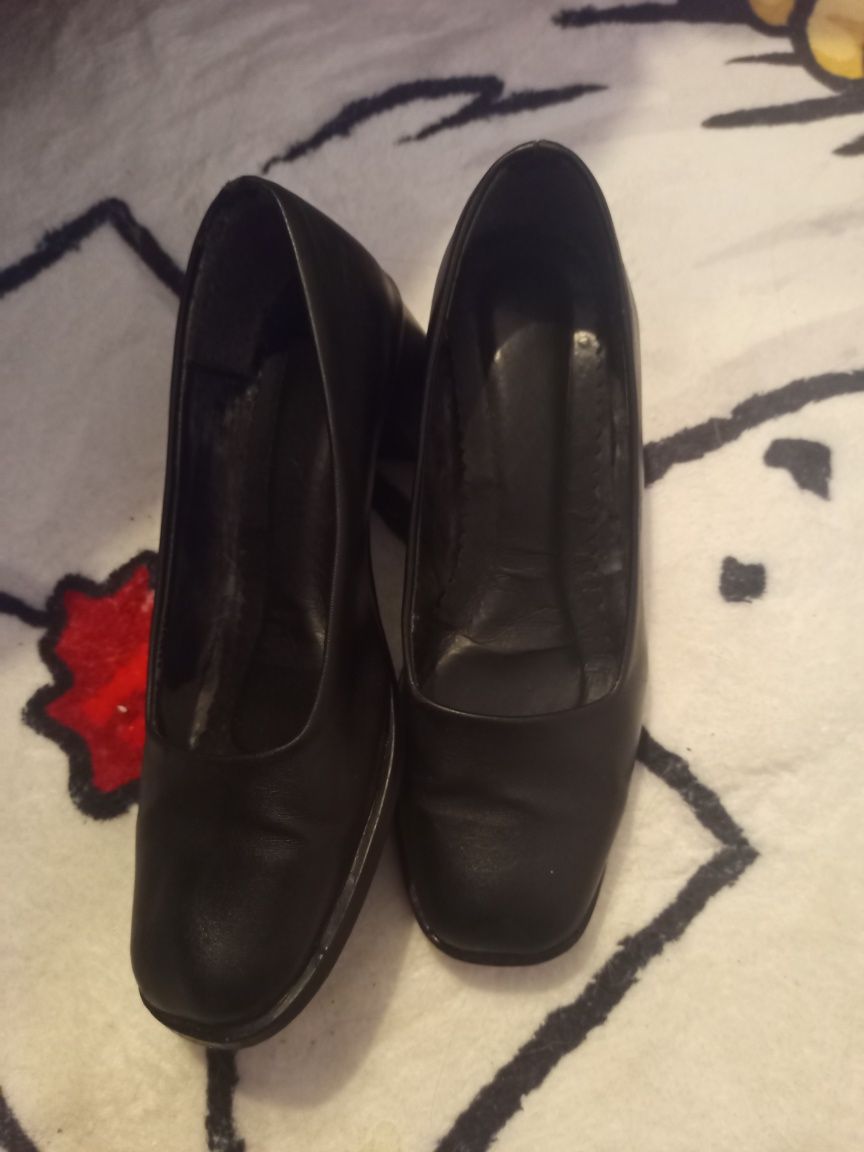 Sapato de traje académico
