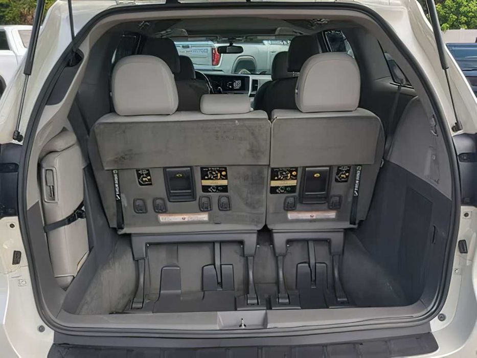Toyota Sienna      2015