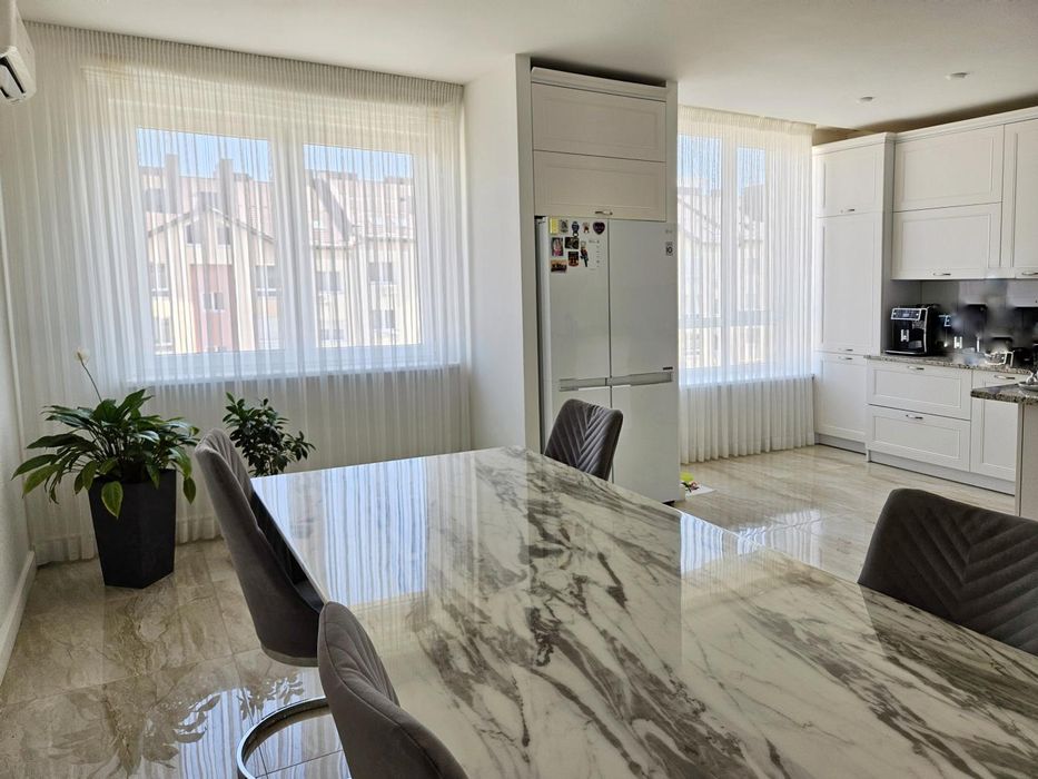 Продаж великої 3к квартири для сім'ї, з гаражем