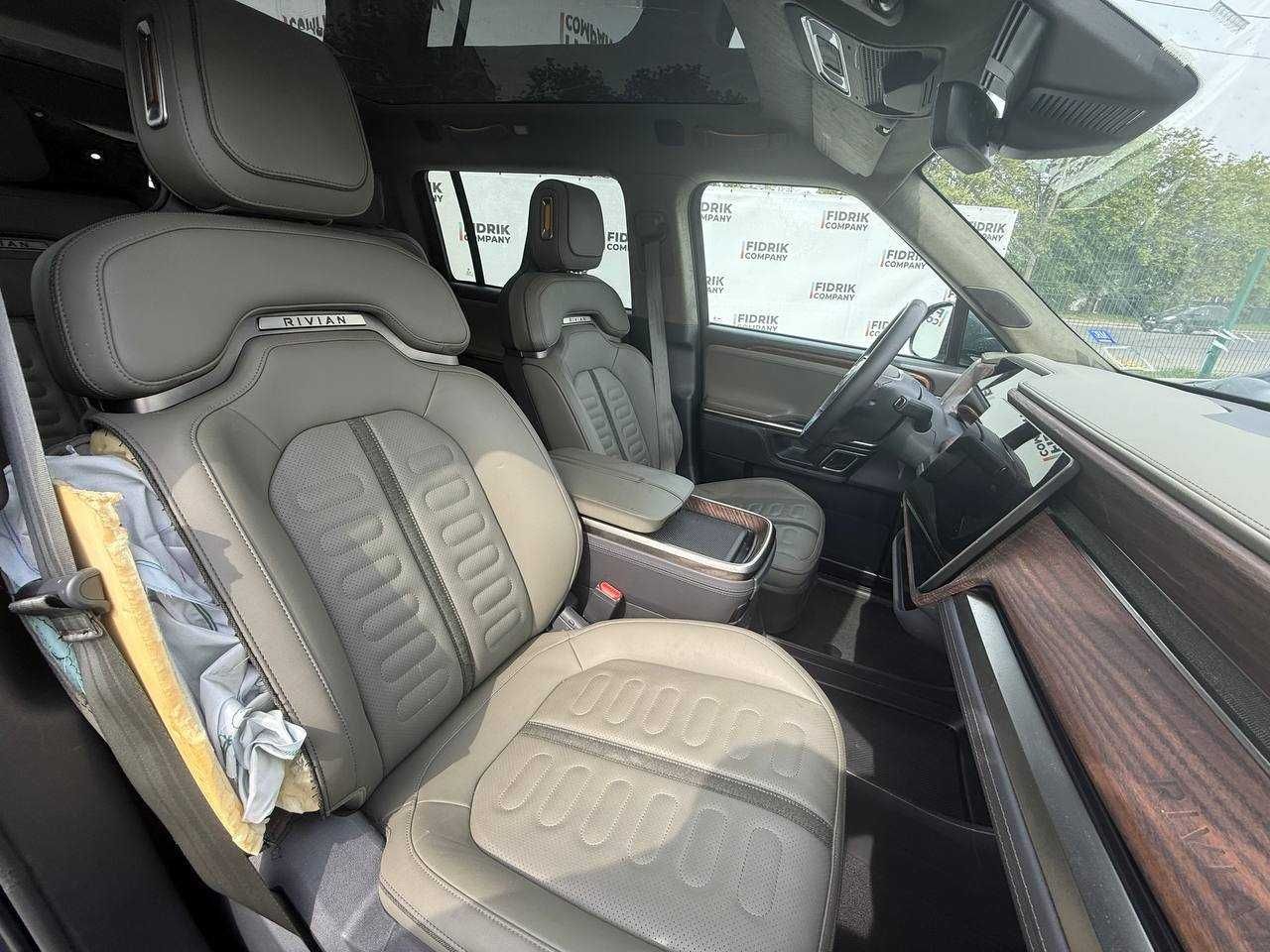 RIVIAN R1S Adventure 2023