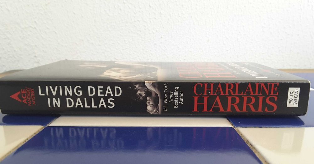 Dead Until Dark e Living Dead in Dallas, de Charlaine Harris (Inglês)