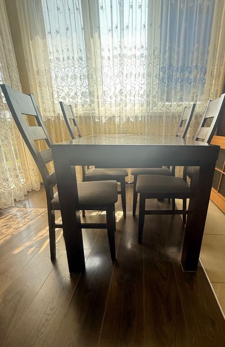 Stół do jadalni  z krzesłami