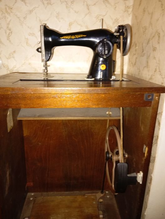 Швейна машинка ручна