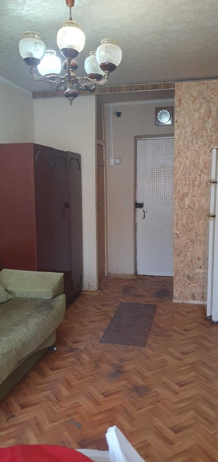 Продам кімнату в гуртожитку. 15 кв.м.Подільський р-н.(Без комісійних)