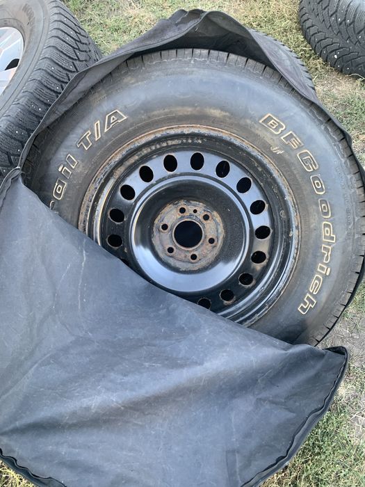 Оригіальні диски нісан патфайндер з зимовою гумою.