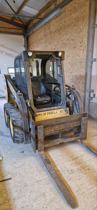 Фронтальний навантажувач New holland l216