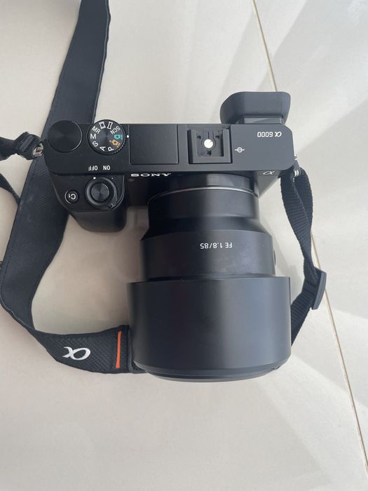 Sony alpha A6000 + lente objetiva 85mm 1.8