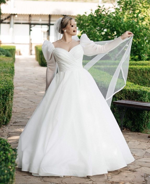 Продам весільну сукню