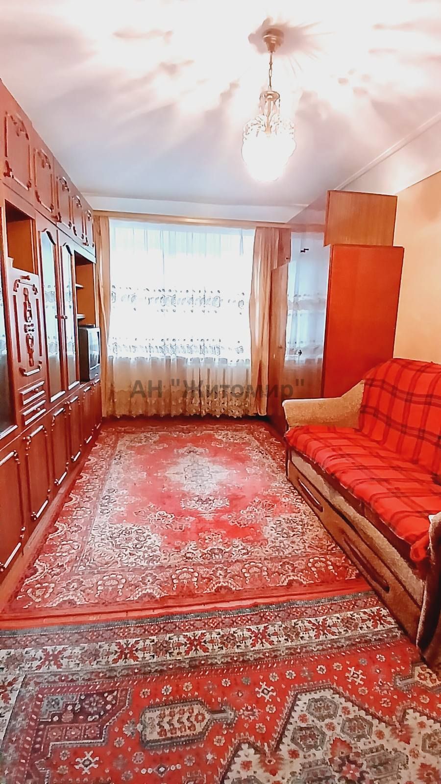 Продається 1-кімнатна квартира в центрі, 1 поверх, фасад