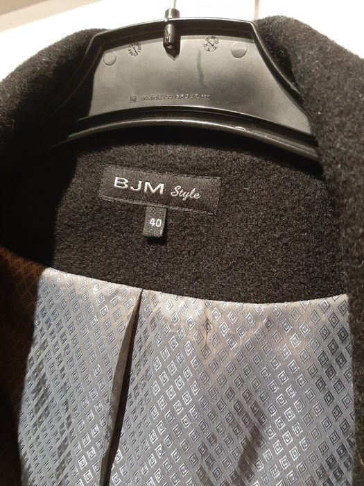 Klasyczny wełniany czarny płaszcz z paskiem