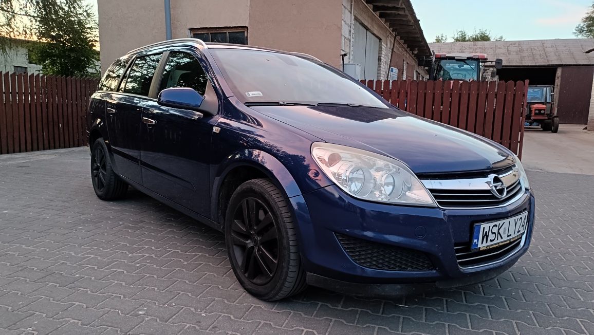 Opel Astra H. 1.9 CDTI, auromat