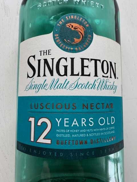 Пустая бутылка (голубое с текло) от виски Singleton 12 лет с коробкой