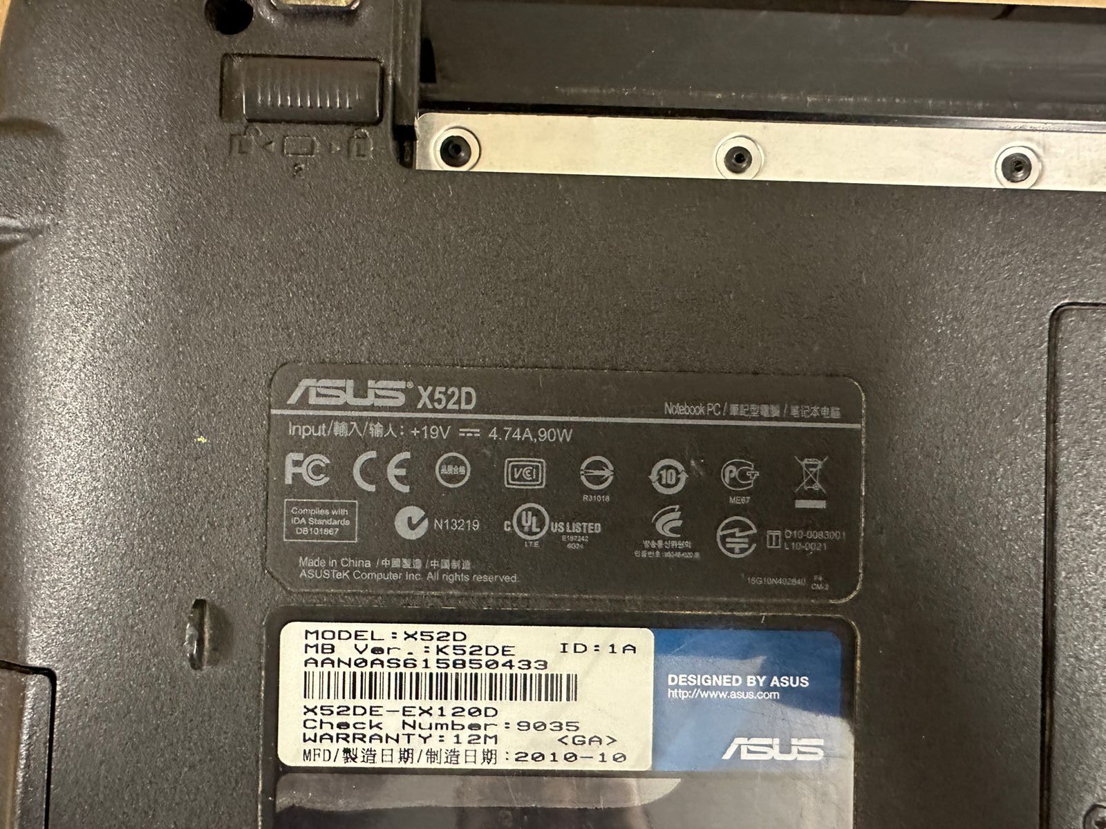 Ноутбук Asus X52D.