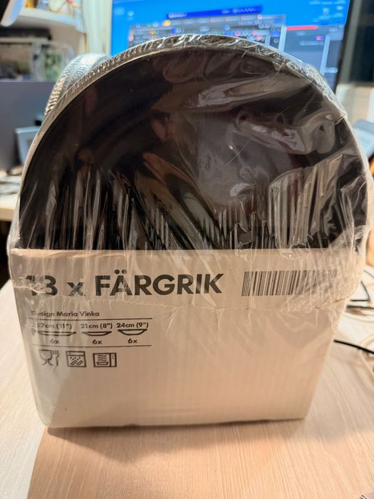 Набір посуду IKEA чорного кольору 18 предметів