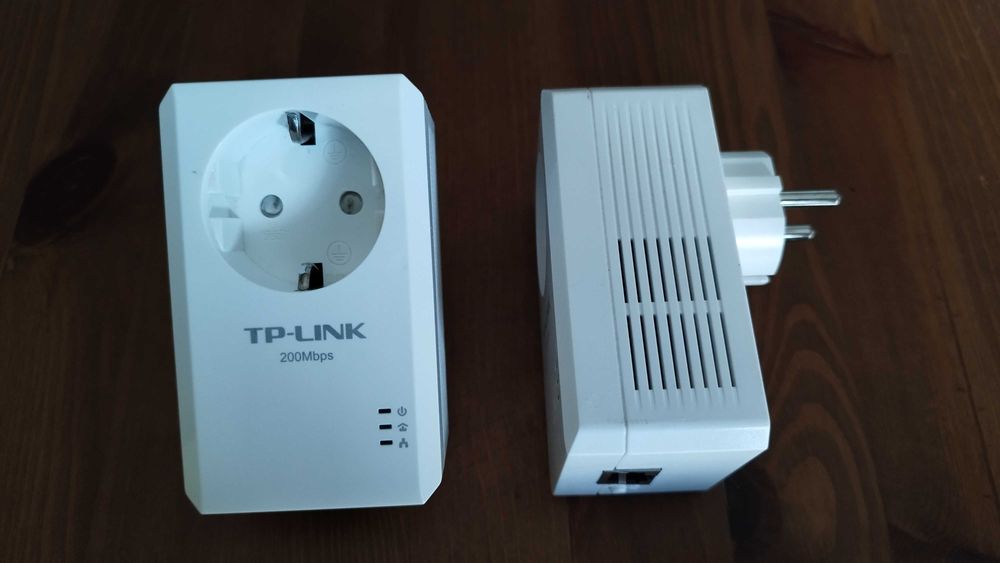 TP-Link - Internet Transmission via Electrical Wiring64284548360706123