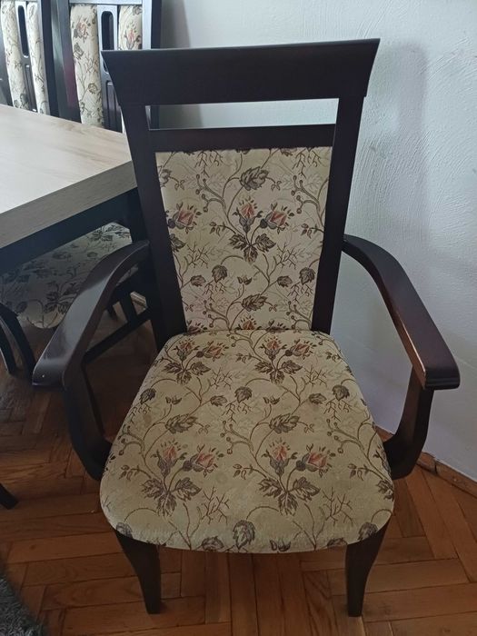 Stół rozkładany i krzesła